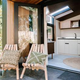 The Woonkamer of nr. T5 - type Tiny Wellness Cabin 2P in Landgoed De IJsvogel