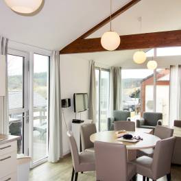 The Woonkamer of nr. 106 - type Landhaus 6 Luxe in Eifelpark Kronenburger See