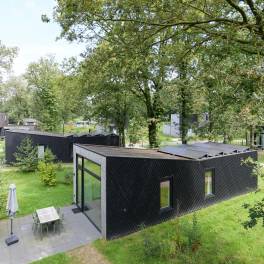 The Buiten of Type Forest Cabin Wellness 4 - nr. 127 in Roompot Vakantiepark Schaijk