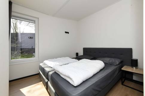 The Slaapkamer 1 of Type Forest Cabin Wellness 4 - nr. 129 in Roompot Vakantiepark Schaijk