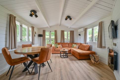 The Woonkamer of nr. 318 -  type Buitenverblijf Wellness 4 in Resort Arcen