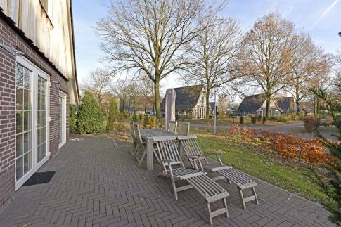 The Terras of Type Wellness Lodge XL 4 - nr. 24 in Hof van Salland