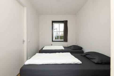 The Slaapkamer 1 of Type 8E1 - nr. 315 in Landal Esonstad