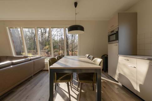 The Eetkamer of Type Bosvilla Comfort 6-7 - nr. 16 Moerbei in Landal Bungalowpark Hoenderloo