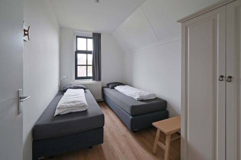 The Slaapkamer 2 of Type 6D2 - nr. 232 in Landal Esonstad