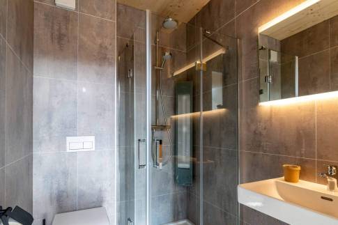 The Badkamer of Type A Luxe - nr. K02 in UplandParcs Sauerland