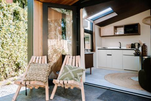 The Woonkamer of nr. T5 - type Tiny Wellness Cabin 2P in Landgoed De IJsvogel