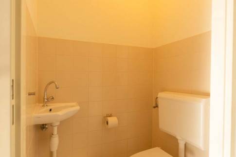 The Toilet of Type Bosvilla Comfort 6-7 - nr. 16 Moerbei in Landal Bungalowpark Hoenderloo