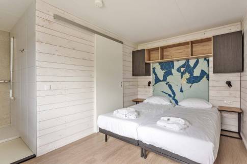 The Slaapkamer 1 of Type Hilltop Lodge 4 - nr. 116 in Landal Gulpen