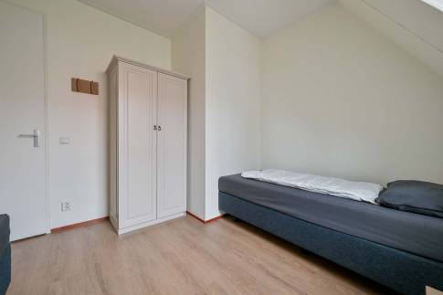 The Slaapkamer 2 of nr. 227 - type 6D2 in Landal Esonstad