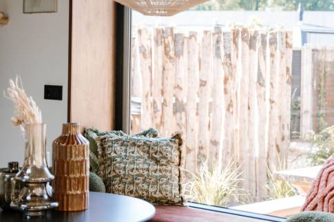 The Woonkamer of nr. T5 - type Tiny Wellness Cabin 2P in Landgoed De IJsvogel