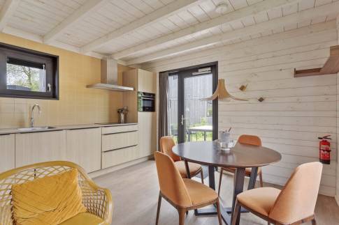 The Eetkamer of Type Hilltop Lodge 4 - nr. 116 in Landal Gulpen