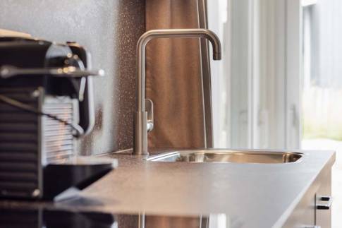 The Keuken of Type Strandlodge 4 in Vakantiepark Boomhiemke