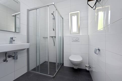 The Badkamer 2 of nr. 290 - type Luxe Villa 4 in Resort Arcen