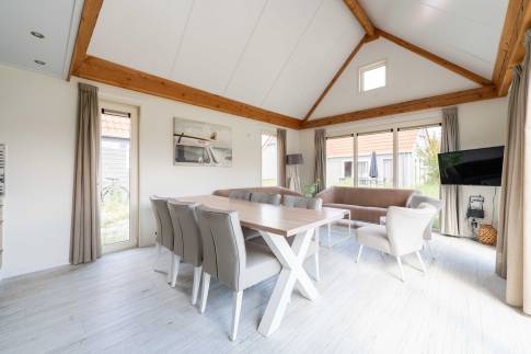 The Eetkamer of nr. 403 - type Waddenlodge 8 in Vakantiepark Boomhiemke