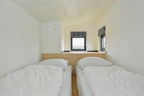The Slaapkamer 2 of Type Farmland Family 6 - nr. 32 in Landal Callantsoog