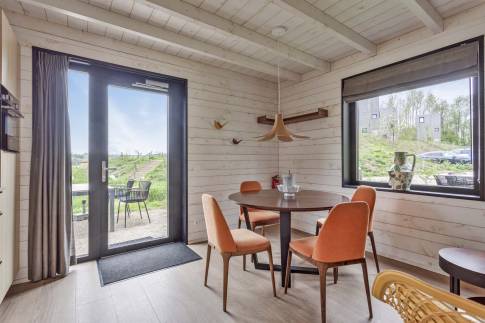 The Eetkamer of Type Hilltop Lodge 4 - nr. 116 in Landal Gulpen