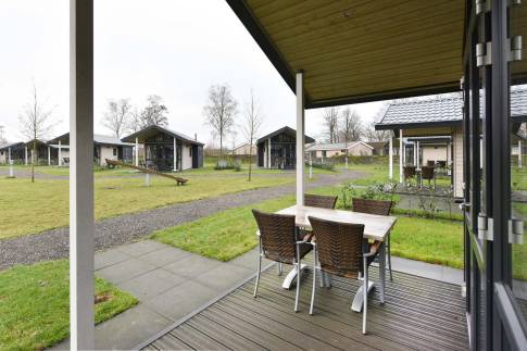 The Terras of Type Tiny House - nr. 513 in Recreatiepark De Tolplas