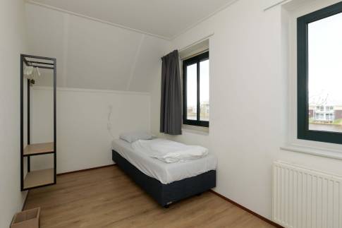 The Slaapkamer 2 of Type 4L1 - nr. 339 in Landal Esonstad