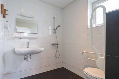 The Badkamer 1 of Type 10L1 - nr. 336 in Landal Beach Resort Ooghduyne