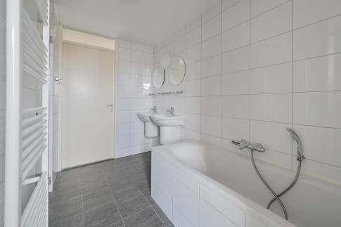 The Badkamer of Type 4CA - nr. 329 in Landal Beach Resort Ooghduyne