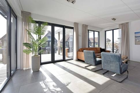 The Woonkamer of Type Tjalk 8P met boothuis - nr. 60 in Waterstaete Ossenzijl