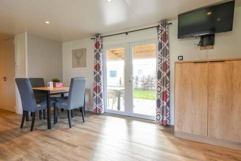 The Eetkamer of Bergalow 3 De Luxe - nr. 47 in Vakantiepark De Luttenberg