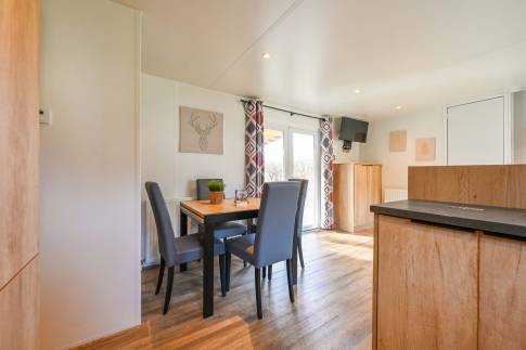 The Eetkamer of Bergalow 3 De Luxe - nr. 47 in Vakantiepark De Luttenberg