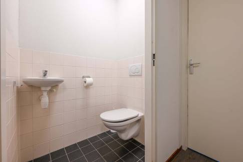 The Toilet of nr. 216 -  type VO7A Comfort in Landal Marinapark Volendam