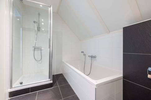 The Badkamer 4 of Type 10L1 - nr. 336 in Landal Beach Resort Ooghduyne