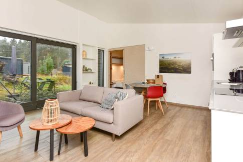 The Woonkamer of Type Suite Lodge A - nr. 15 in Park De Zeegser Duinen
