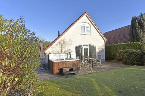 The Buiten of Type Wellness Villa 4 - nr. 79 in Resort Arcen