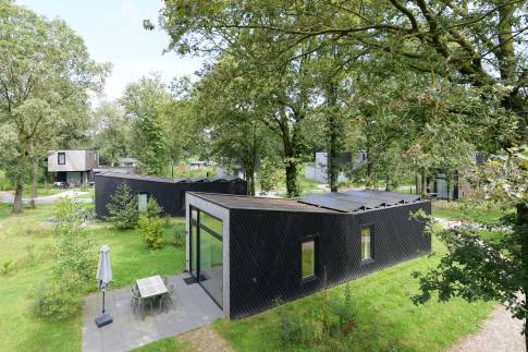 The Buiten of Type Forest Cabin Wellness 4 - nr. 127 in Roompot Vakantiepark Schaijk