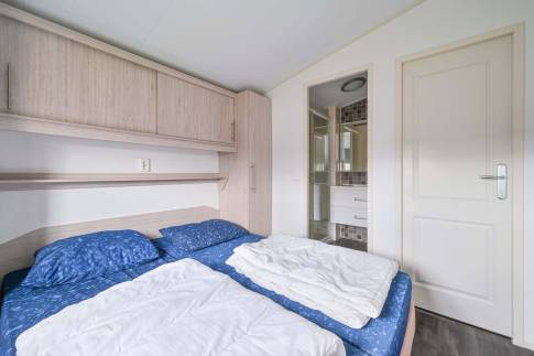 The Slaapkamer 1 of nr. 054 - type Stern in Vakantiepark Giethoorn