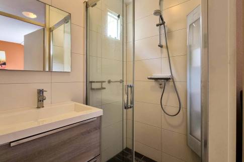 The Badkamer 1 of Type Comfort Villa 6 - nr. 49 in Resort Arcen