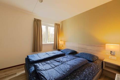 The Slaapkamer 1 of Type Bosvilla Comfort 6-7 - nr. 16 Moerbei in Landal Bungalowpark Hoenderloo