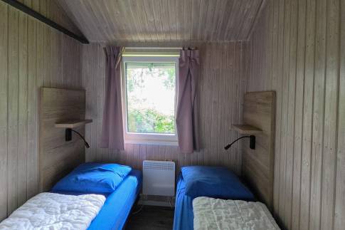 The Slaapkamer 2 of nr. 103 - type Eifel Comfort 6 in Eifelpark Kronenburger See