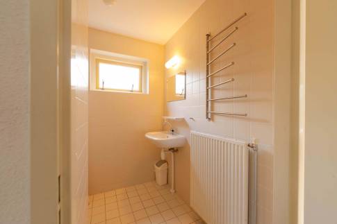 The Badkamer 1 of Type Bosvilla Comfort 6-7 - nr. 21 Spirea in Landal Bungalowpark Hoenderloo