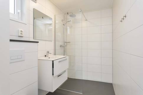 The Badkamer of Type Forest Cabin 4 - nr. 130 in Vakantiepark Schaijk