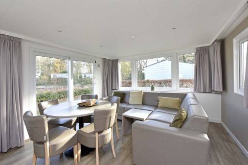 The Woonkamer of Type Buitenverblijf Comfort 5 - nr. 350 in Resort Arcen