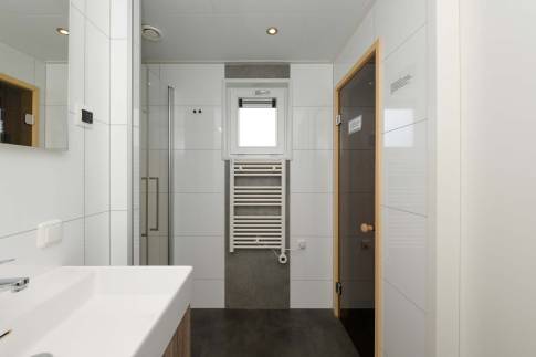 The Badkamer of Type Alcon 4-5L - nr. 439 in Landal De Vlinderhoeve