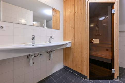 The Badkamer of nr. 216 -  type VO7A Comfort in Landal Marinapark Volendam
