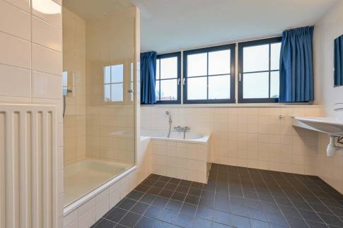 The Badkamer of Type VO5A Comfort - nr. 222 in Marinapark Volendam