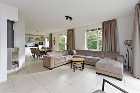 The Woonkamer of Type Wellness Zwembadvilla 8 - nr. 219 in Resort Arcen