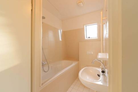 The Badkamer 2 of Type Bosvilla Comfort 6-7 - nr. 21 Spirea in Landal Bungalowpark Hoenderloo