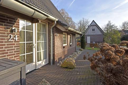 The Terras of Type Wellness Lodge XL 4 - nr. 24 in Hof van Salland