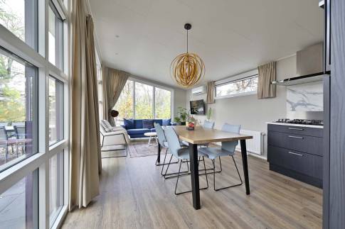 The Eetkamer of Type Bos Lodge Silva Beach - nr. 73 in Landgoed De Scheleberg