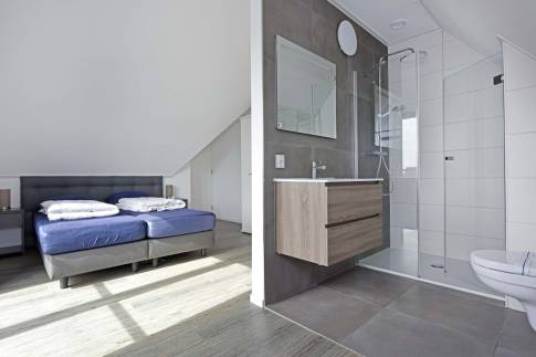 The Badkamer 2 of Type Tjalk 8P met boothuis - nr. 60 in Waterstaete Ossenzijl