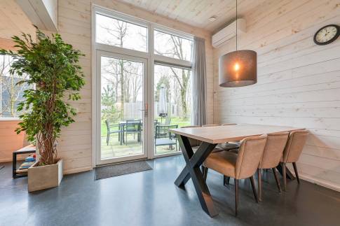 The Eetkamer of Type Lodge 6 - nr. 22 in Roompot Vakantiepark Schaijk