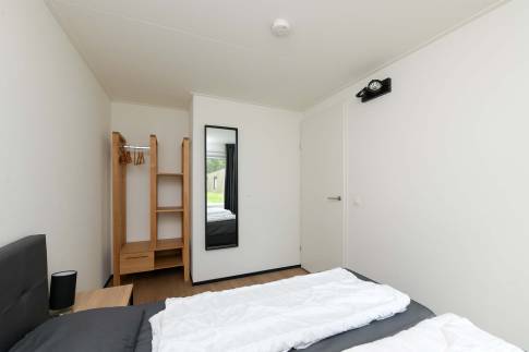 The Slaapkamer 2 of Type Forest Cabin Wellness 4 - nr. 127 in Roompot Vakantiepark Schaijk